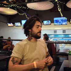 收听 Drew Hunter、观看音乐视频、阅读小传、查看巡演日期等 ！