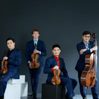 undefined을(를) 듣고, 뮤직 비디오를 보고, 약력을 읽고, 투어 일정 등을 확인하세요!