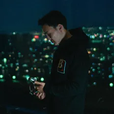 收听 Vicasian、观看音乐视频、阅读小传、查看巡演日期等 ！