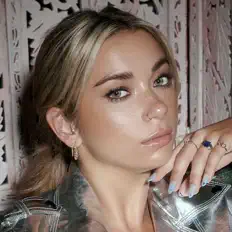 收听 Audrey-Anne Séguin、观看音乐视频、阅读小传、查看巡演日期等 ！