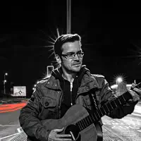 Ascolta undefined, guarda video musicali, leggi la biografia, vedi le date del tour & altro!