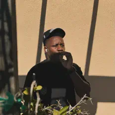 Ouve TBZ, vê vídeos de música, lê a biografia, vê as datas da digressão e muito mais!