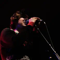 Posłuchaj wykonawcy Decks, obejrzyj teledyski, przeczytaj biografię, zobacz daty tras koncertowych i nie tylko!