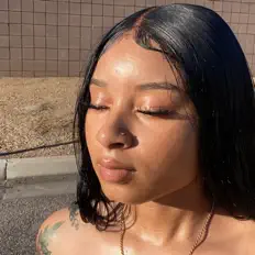 Hör dir CHI. an, schau dir Musikvideos an, lies die Biografie, finde Tourdaten und mehr!