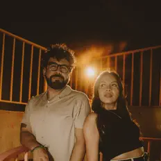 收听 Dos Sueños、观看音乐视频、阅读小传、查看巡演日期等 ！