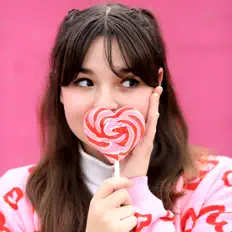 Mae Bridgesを聴いたり、ミュージックビデオを鑑賞したり、経歴やツアー日程などを確認したりしましょう！
