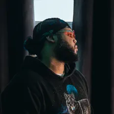 Ouve TRS Show, vê vídeos de música, lê a biografia, vê as datas da digressão e muito mais!