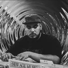 Poslechněte si interpreta Sinewave Beats, sledujte hudební videa, přečtěte si životopis, podívejte se na data turné a další informace.