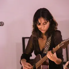 Vania Juncoを聴いたり、ミュージックビデオを鑑賞したり、経歴やツアー日程などを確認したりしましょう！