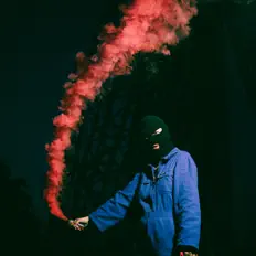 Ouça SHIKASKI, assista a videoclipes, leia a biografia, veja as datas das turnês e mais!