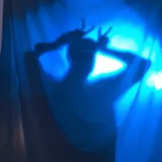 Ascolta Dakota Parker, guarda video musicali, leggi la biografia, vedi le date del tour & altro!