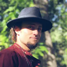 Dengarkan JJ and The Mystics, tonton video musik, baca bio, lihat tanggal tur & lainnya!