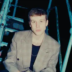 Ακούστε περιεχόμενο από Elis., παρακολουθήστε μουσικά βίντεο, διαβάστε το βιογραφικό, δείτε ημερομηνίες περιοδείας, και πολλά ακόμη!