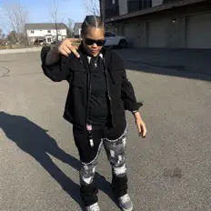 聆聽 Jadaa Jae、觀看音樂影片、閱讀小傳、查看巡演日期等！