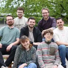 聆聽 EC-West Band、觀看音樂影片、閱讀小傳、查看巡演日期等！