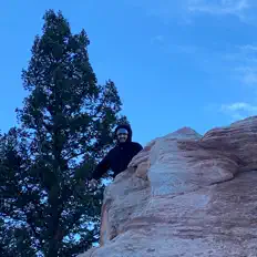 聆聽 Patronis、觀看音樂影片、閱讀小傳、查看巡演日期等！