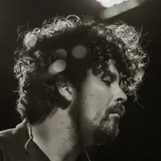 Ouve JoJo Nieves, vê vídeos de música, lê a biografia, vê as datas da digressão e muito mais!