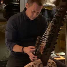 Ακούστε περιεχόμενο από Martin Caron, παρακολουθήστε μουσικά βίντεο, διαβάστε το βιογραφικό, δείτε ημερομηνίες περιοδείας, και πολλά ακόμη!