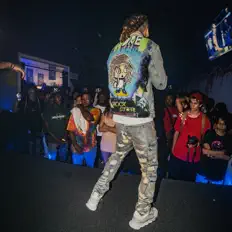 Ydreを聴いたり、ミュージックビデオを鑑賞したり、経歴やツアー日程などを確認したりしましょう！