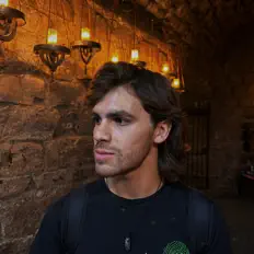 Hör dir Laugen an, schau dir Musikvideos an, lies die Biografie, finde Tourdaten und mehr!