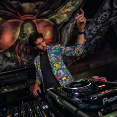 Écoutez D-ther, regardez des vidéoclips, lisez la biographie, consultez les dates de tournée et plus encore !