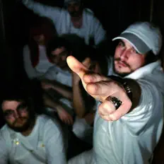Poslechněte si interpreta Honey Creek, sledujte hudební videa, přečtěte si životopis, podívejte se na data turné a další informace.