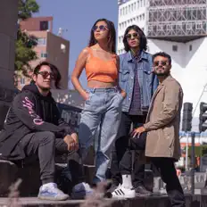 Poslechněte si interpreta BAJÍO, sledujte hudební videa, přečtěte si životopis, podívejte se na data turné a další informace.