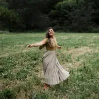 Escucha a undefined, mira videos musicales, lee su biografía, consulta las fechas de las gira y más.