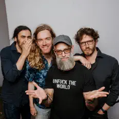 The Irrational Libraryを聴いたり、ミュージックビデオを鑑賞したり、経歴やツアー日程などを確認したりしましょう！