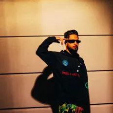 Escucha a Dhindsa, mira videos musicales, lee su biografía, consulta las fechas de las gira y más.