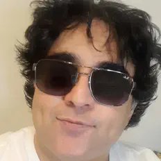 聆聽 Sheeraz Khan、觀看音樂影片、閱讀小傳、查看巡演日期等！