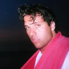 Lake Blakeを聴いたり、ミュージックビデオを鑑賞したり、経歴やツアー日程などを確認したりしましょう！