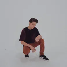 聆聽 George Gloomy、觀看音樂影片、閱讀小傳、查看巡演日期等！