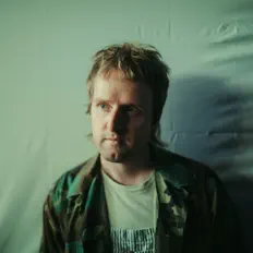 Ouve Sean Martin West, vê vídeos de música, lê a biografia, vê as datas da digressão e muito mais!