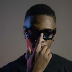 Escucha a CeboValz, mira videos musicales, lee su biografía, consulta las fechas de las gira y más.