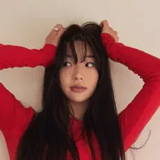 Posłuchaj wykonawcy DAHEE, obejrzyj teledyski, przeczytaj biografię, zobacz daty tras koncertowych i nie tylko!