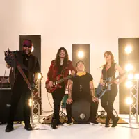 Dengarkan undefined, tonton video musik, baca bio, lihat tanggal tur & lainnya!