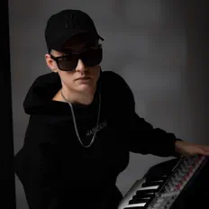 Listen to PLVTINA, watch music videos, read bio, see tour dates & more!