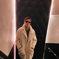 Poslechněte si interpreta MØLE, sledujte hudební videa, přečtěte si životopis, podívejte se na data turné a další informace.