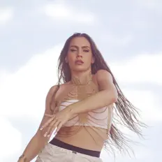Dengarkan Ingrid Jasmin, tonton video musik, baca bio, lihat tanggal tur & lainnya!