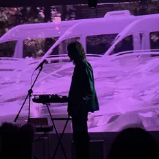 Hör dir yourfriendkas an, schau dir Musikvideos an, lies die Biografie, finde Tourdaten und mehr!