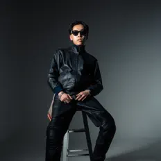 收听 Jig Click、观看音乐视频、阅读小传、查看巡演日期等 ！