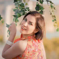 Poslechněte si interpreta Aygun, sledujte hudební videa, přečtěte si životopis, podívejte se na data turné a další informace.