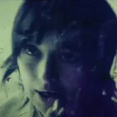 聆聽 Tara King Th.、觀看音樂影片、閱讀小傳、查看巡演日期等！