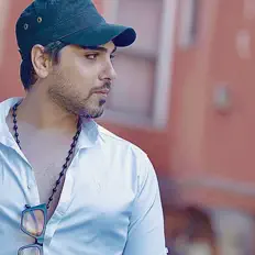 Ramin Bibakを聴いたり、ミュージックビデオを鑑賞したり、経歴やツアー日程などを確認したりしましょう！