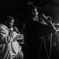 聆聽 Gawd Status、觀看音樂影片、閱讀小傳、查看巡演日期等！