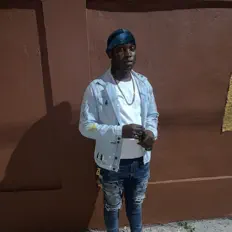 Écoutez DBOSS, regardez des vidéoclips, lisez la biographie, consultez les dates de tournée et plus encore !