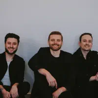 Ouça undefined, assista a videoclipes, leia a biografia, veja as datas das turnês e mais!