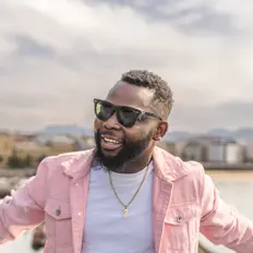 Posłuchaj wykonawcy MrDees, obejrzyj teledyski, przeczytaj biografię, zobacz daty tras koncertowych i nie tylko!