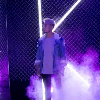 undefined을(를) 듣고, 뮤직 비디오를 보고, 약력을 읽고, 투어 일정 등을 확인하세요!